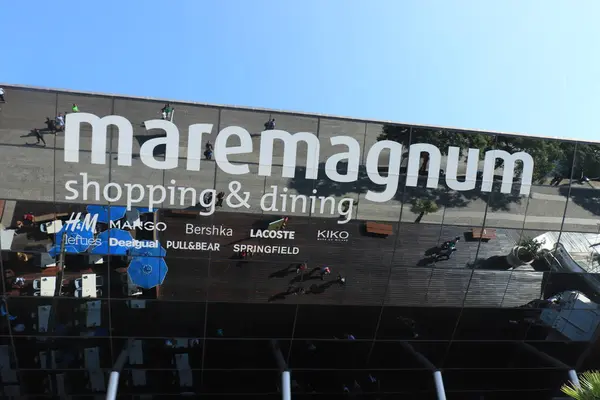 Barcelona, España - 29 de septiembre de 2019: Centro comercial Maremagnum — Foto de Stock