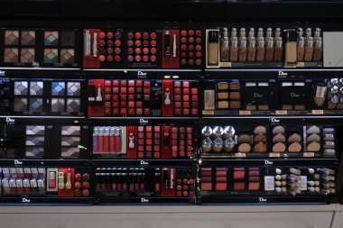 Amsterdam Schiphol Havaalanı, Hollanda - 24 Eylül 2019: Dior Kozmetik