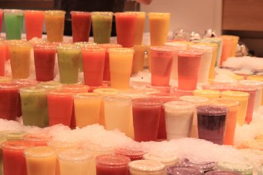 Buzlu taze meyve püresi.