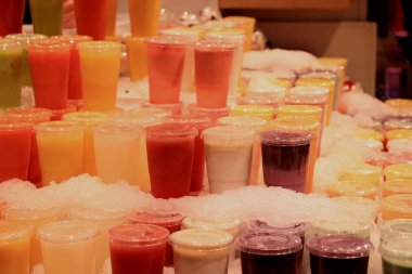 Buzlu taze meyve püresi.