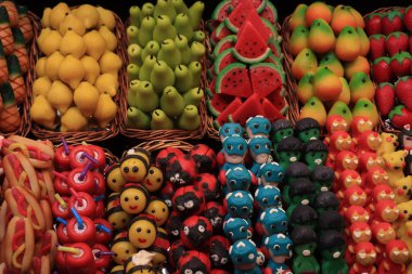 İspanyol pazarında badem ezmesi.