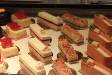 Lüks şekerlemeler sergileniyor