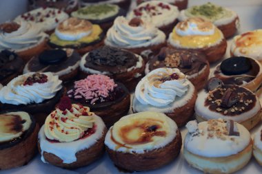 taze yapılmış kekler