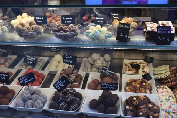 Barcelona, Espanha - 29 de setembro de 2019: Chocolates em uma loja — Fotografia de Stock