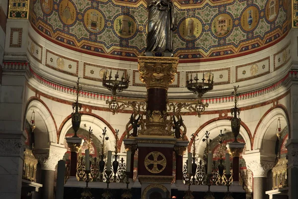 Marsella, Francia - 25 de septiembre de 2019: Catedral de Notre Dame De La Garde —  Fotos de Stock