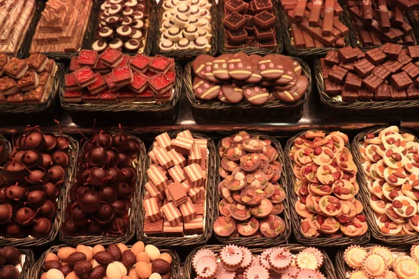 ช็อคโกแลตพราลีนหรูหราที่ตลาด — ภาพถ่ายสต็อก