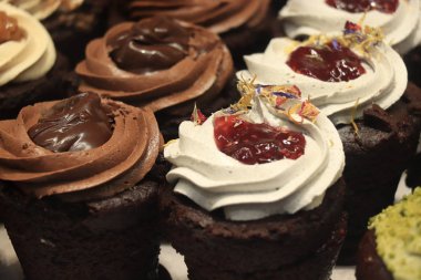 taze yapılmış kekler