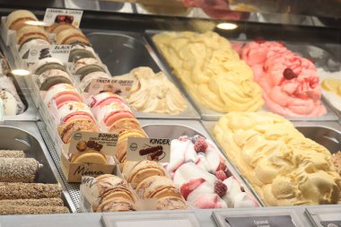 Barselona, İspanya - 29 Eylül 2019: Makarna ve dondurma 