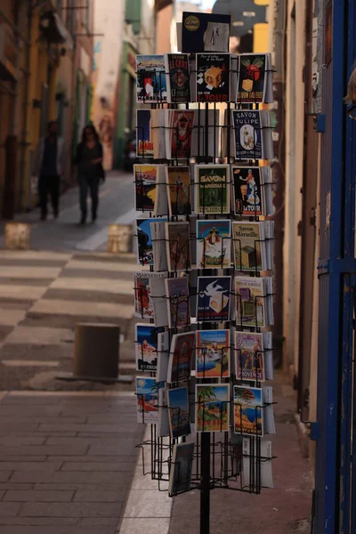 Marseille, france - 25. september 2019: postkarten zum verkauf — Stockfoto