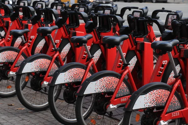 Barcelona, España - 28 de septiembre de 2019: alquiler de bicicletas Barcelona —  Fotos de Stock