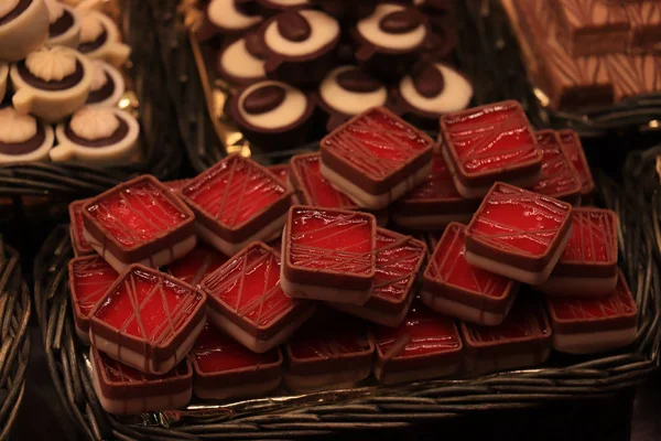 Chocolate pralines at a market — Stock Photo, Image