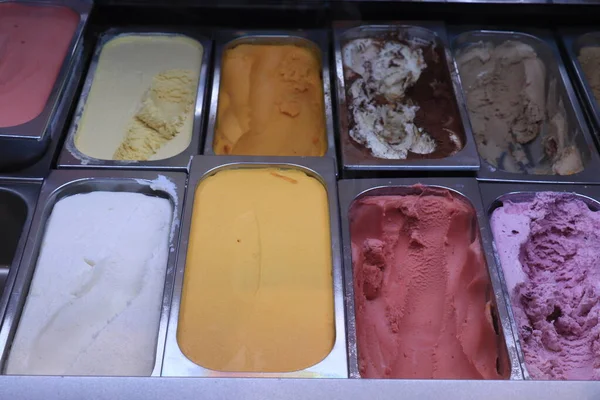 Assorted ice cream flavors in metal tubs — ストック写真