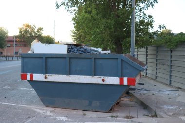 Dolu çöp çöp