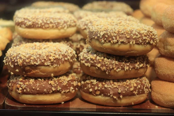 Donuts gelados de chocolate — Fotografia de Stock