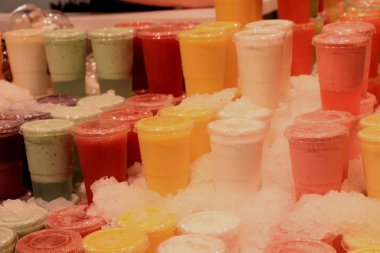 Buzlu taze meyve püresi.