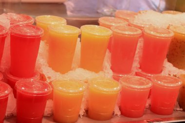 Buzlu taze meyve püresi.