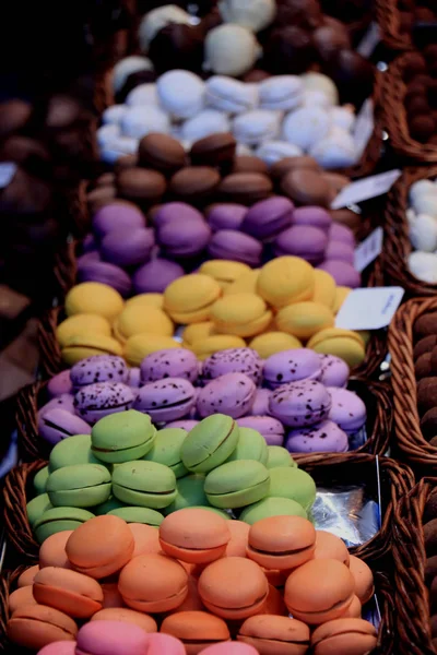 Macarons na displeji — Stock fotografie