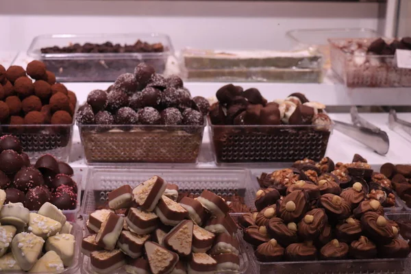 Pralinés de chocolate en un mercado — Foto de Stock