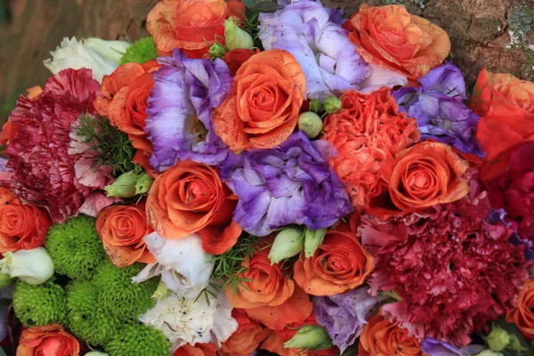 Orange und lila Hochzeitsblumen — Stockfoto