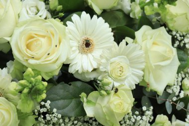 beyaz düğün çiçekleri