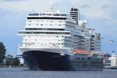 Velsen, Hollanda - 7 Temmuz 2019: Bayan Nieuw Statendam