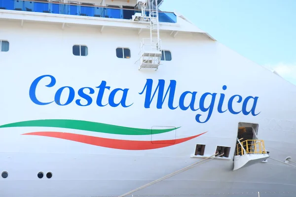 IJmuiden, Holanda - 5 de setembro de 2019: Costa Magica atracada no terminal de cruzeiros Felison — Fotografia de Stock