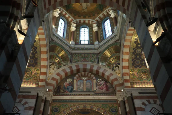 Marseille, Frankrijk - 25 september 2019: Notre Dame De La Garde kathedraal — Stockfoto