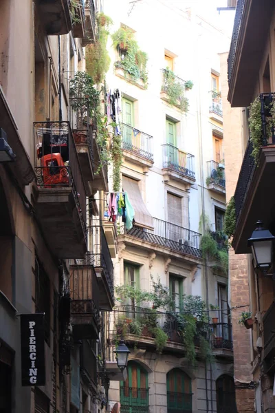 Barcelona, Španělsko - 30. září 2019: Ulice v gotické čtvrti — Stock fotografie