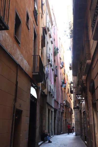 Barcelona, Spanje - 30 september 2019: Straat in de Gotische wijk — Stockfoto