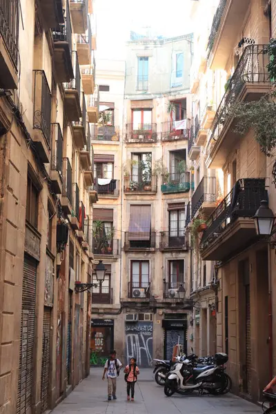 Barcellona, Spagna - 30 settembre 2019: Via nel Quartiere Gotico — Foto Stock