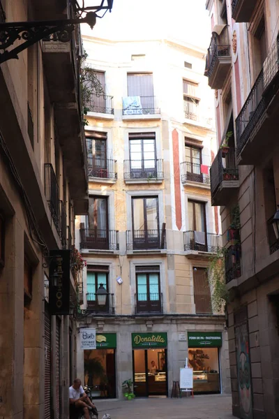 Barcelona, Spanje - 30 september 2019: Straat in de Gotische wijk — Stockfoto