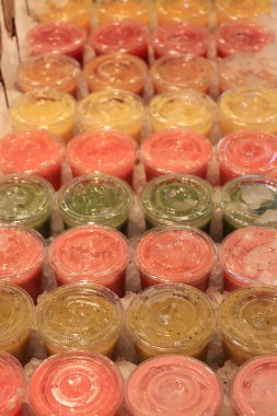 Buzlu taze meyve püresi.