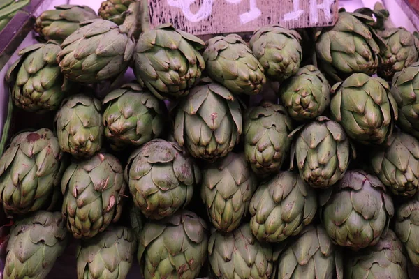 Alcachofas en el mercado — Foto de Stock