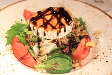 keçi peynirli salata