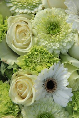 karışık beyaz düğün çiçekleri