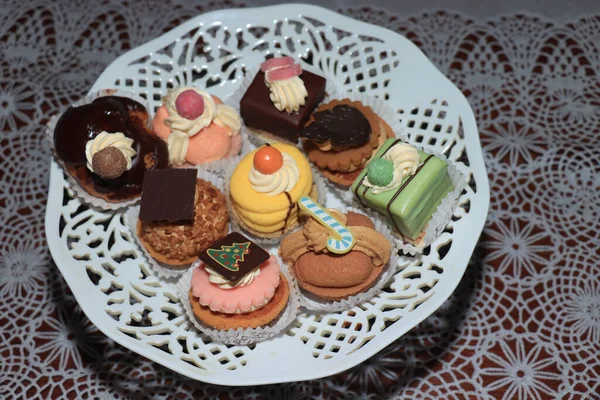 Pastelería de Navidad en un plato — Foto de Stock