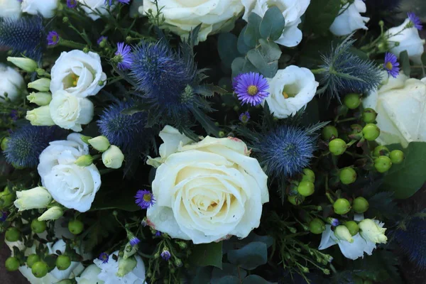 Fleurs de mariage bleu et blanc — Photo