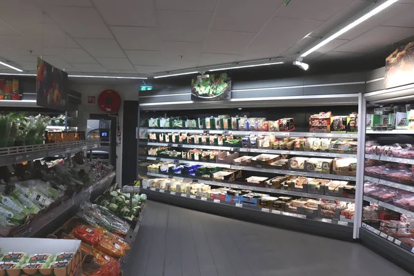 IJmuiden, Holanda, 4 de julho de 2018: supermercado interior — Fotografia de Stock