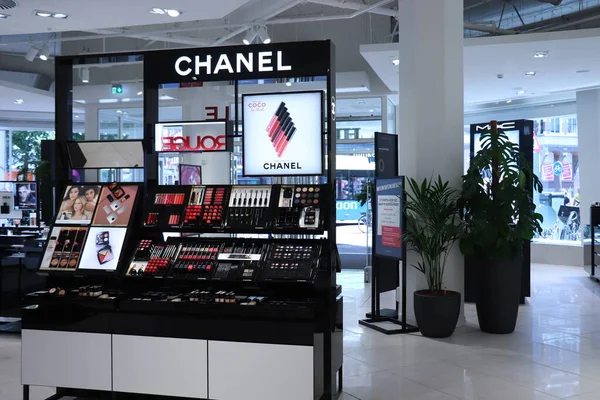 Haarlem, the Netherlands - July 8th 2018: Chanel cosmetics retail display — Stok fotoğraf