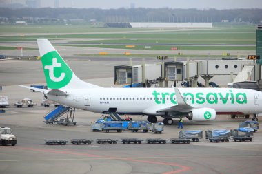 Amsterdam Airport Schiphol Hollanda - 14th Nisan 2018: Ph-Hxi Transavia Boeing 737-800