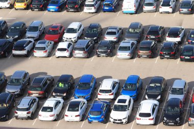 Marsilya, Fransa - 25 Eylül 2019: Otoparkta arabalar