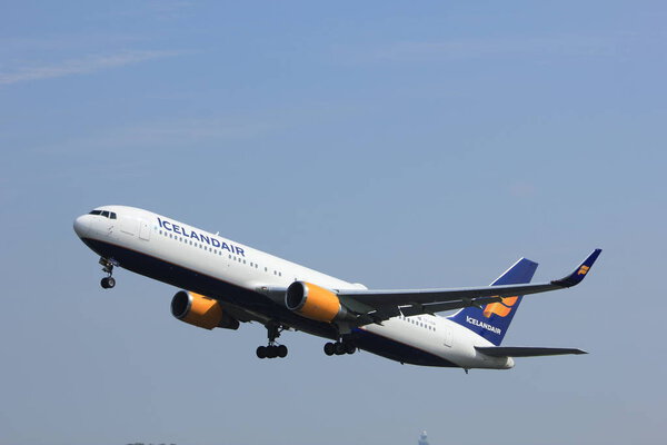 Амстердам, Нидерланды - 6 мая 2017 года: TF-ISN Icelandair Boeing 767
