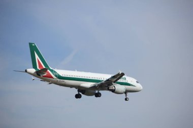 Amsterdam, Hollanda, Temmuz, 21 2016: EI-DSU Alitalia Airbus A320