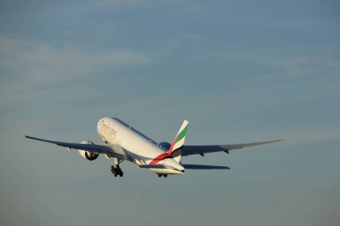 Amsterdam, Hollanda - 1 Haziran 2017: A6-Efd Emirlikleri Boeing 777f