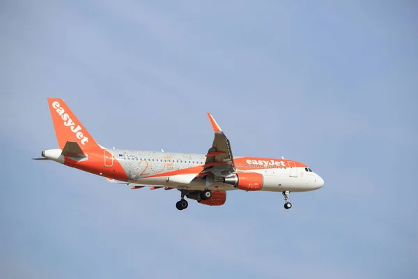 Amsterdam, Hollanda, Temmuz, 21 2016: G-Ezox arası easyjet 20th doğum günü — Stok fotoğraf