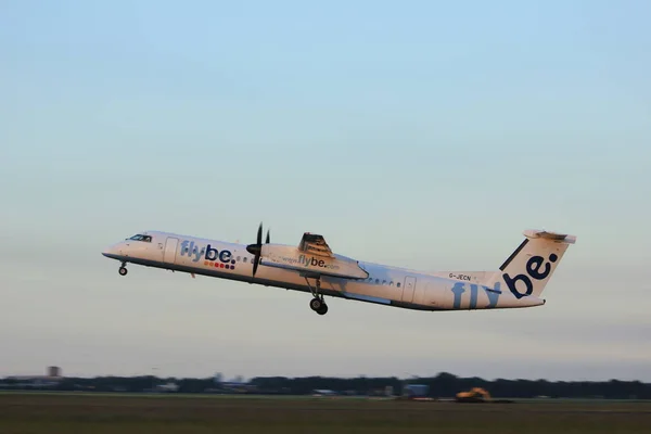 Amsterdam, Países Bajos - 1 de junio de 2017: G-JECN Flybe De Havilland Canada DHC-8-400 — Foto de Stock