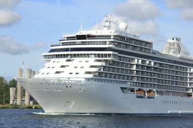 Velsen, Hollanda - 16 Haziran 2017: yedi denizler Explorer - Regent Cruises