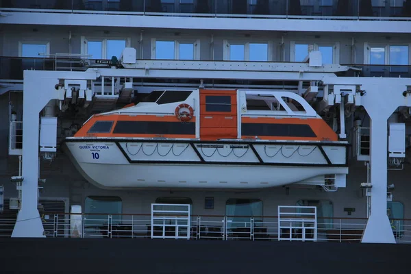IJmuiden, Нідерланди - 2017 5-го червня: Королеви Вікторії Cunard, човни — стокове фото