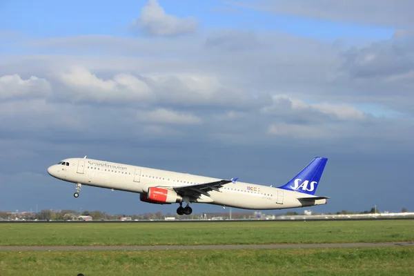 Amsterdam the Netherlands - April 7th, 2017: OY-KBL SAS Scandinavian Airlines — Stock Photo, Image