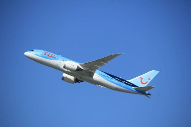 Amsterdam Hollanda - 23 Eylül 2017: Ph-Tfl TUI Boeing 787-8 Dreamliner